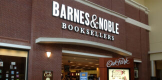Barnes & Noble opens third bookstore with full restaurant