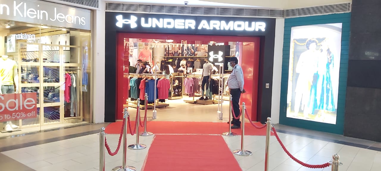 Transparente Babosa de mar dorado Under Armour opens door to its first store in Dehradun - Indiaretailing.com