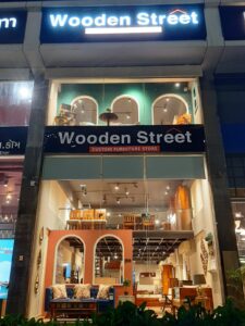 WoodenStreet Store, Surat